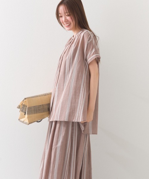 OMNES（オムネス）の「コットンボイル総柄ワイドシルエットギャザー半袖シャツ（シャツ/ブラウス・レディース・ブルー系その他/グリーン系その他/パープル/ブラック×ホワイト/ブラック×グリーン/アイボリー/パープル系その他/キナリ/ネイビー/ブラウン系その他/グリーン系その他2・FREE）」の18枚目の写真