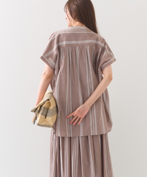 OMNES（オムネス）の「コットンボイル総柄ワイドシルエットギャザー半袖シャツ（シャツ/ブラウス・レディース・ブルー系その他/グリーン系その他/パープル/ブラック×ホワイト/ブラック×グリーン/アイボリー/パープル系その他/キナリ/ネイビー/ブラウン系その他/グリーン系その他2・FREE）」の19枚目の写真