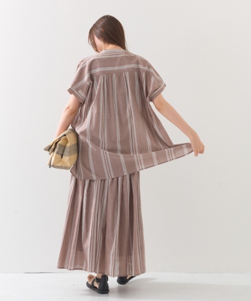 OMNES（オムネス）の「コットンボイル総柄ワイドシルエットギャザー半袖シャツ（シャツ/ブラウス・レディース・ブルー系その他/グリーン系その他/パープル/ブラック×ホワイト/ブラック×グリーン/アイボリー/パープル系その他/キナリ/ネイビー/ブラウン系その他/グリーン系その他2・FREE）」の21枚目の写真