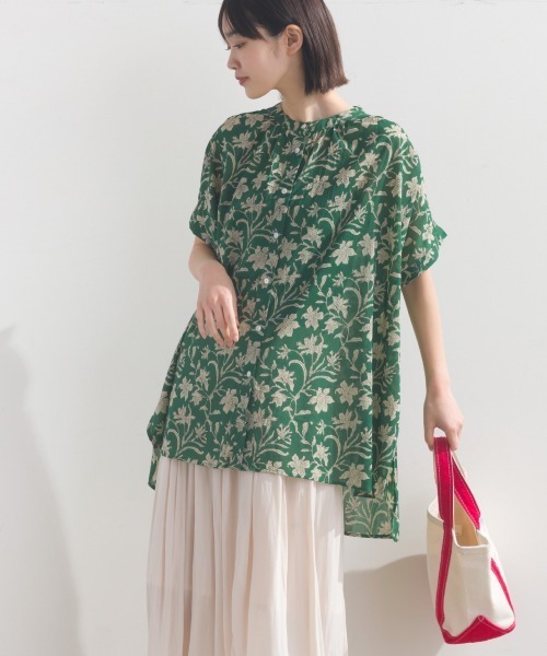 OMNES（オムネス）の「コットンボイル総柄ワイドシルエットギャザー半袖シャツ（シャツ/ブラウス・レディース・ブルー系その他/グリーン系その他/パープル/ブラック×ホワイト/ブラック×グリーン/アイボリー/パープル系その他/キナリ/ネイビー/ブラウン系その他/グリーン系その他2・FREE）」の22枚目の写真