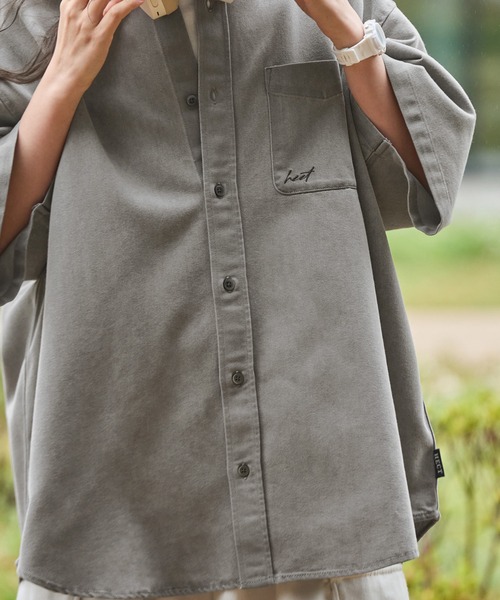 HECT（ヘクト）の「【HECT】Big Regular collar Logo S/S Denim Shirt / ビッグシルエットレギュラーカラー半袖デニムシャツ（シャツ/ブラウス・メンズ・グレー/ダークインディゴブルー/インディゴブルー/ライトグレー/ブラック・M/S/L）」の7枚目の写真