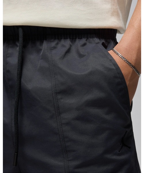 JORDAN BRAND（ジョーダンブランド）の「NIKE JORDAN ESS WOVEN SHORTS FN4550-010（その他パンツ・メンズ・ブラック・SMALL/X-LARGE/LARGE/MEDIUM）」の4枚目の写真