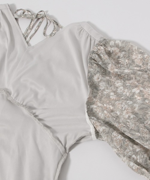 mysty woman（ミスティウーマン）の「バックリボンエンパイアワンピース　128553（ワンピース・レディース・ベージュ/グレー/ライトピンク・FREE）」の4枚目の写真