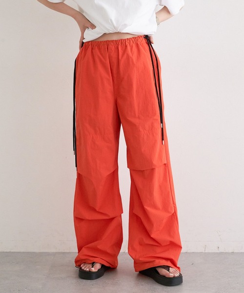 RAGEBLUE(レイジブルー)の「サイドリボン/ナイロンパラシュートパンツ(カーゴパンツ・レディース・オリーブ/ホワイト/オレンジ・FREE)」の3枚目の写真