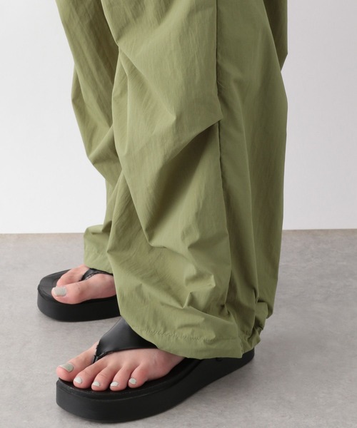 RAGEBLUE(レイジブルー)の「サイドリボン/ナイロンパラシュートパンツ(カーゴパンツ・レディース・オリーブ/ホワイト/オレンジ・FREE)」の21枚目の写真