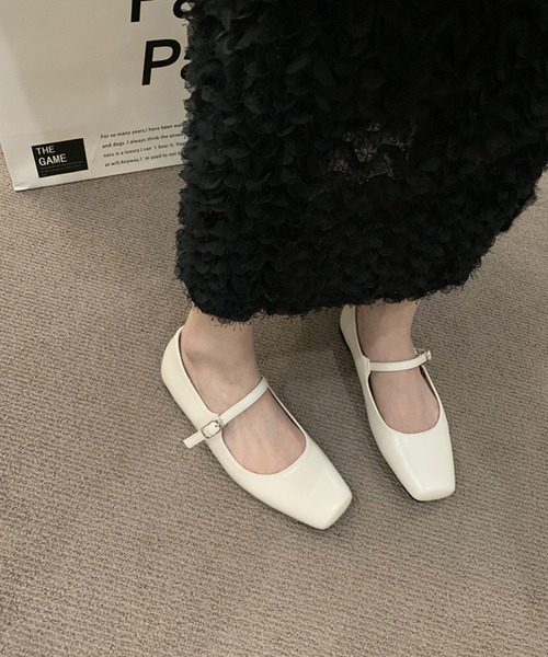 MILAE(ミレ)の「ストラップパンプス(パンプス・レディース・ベージュ/オフホワイト/ブラック/シルバー・24.5cm/24cm/23.5cm/23cm)」の5枚目の写真