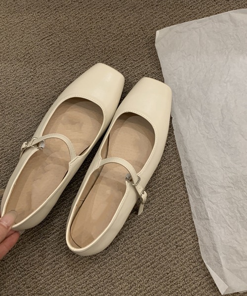 MILAE(ミレ)の「ストラップパンプス(パンプス・レディース・ベージュ/オフホワイト/ブラック/シルバー・24.5cm/24cm/23.5cm/23cm)」の8枚目の写真