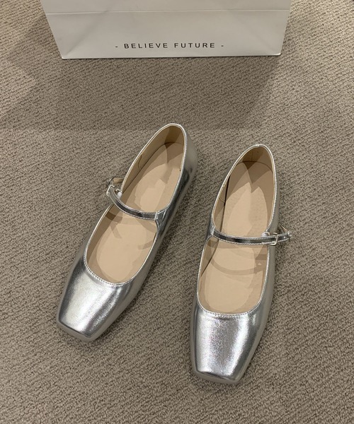 MILAE(ミレ)の「ストラップパンプス(パンプス・レディース・ベージュ/オフホワイト/ブラック/シルバー・24.5cm/24cm/23.5cm/23cm)」の10枚目の写真