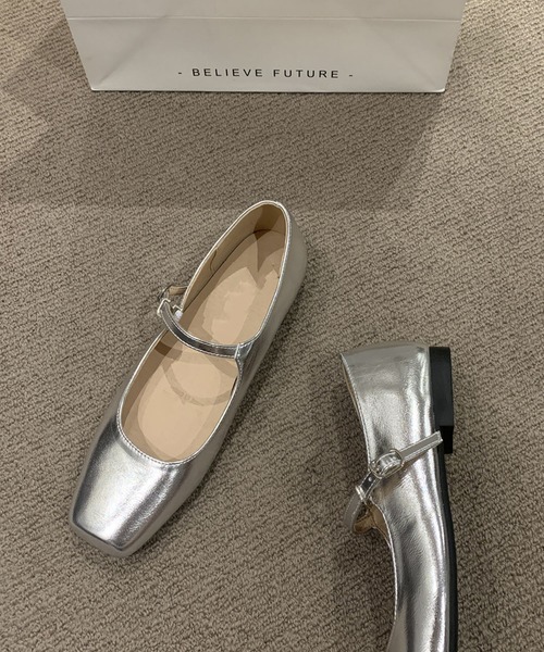 MILAE(ミレ)の「ストラップパンプス(パンプス・レディース・ベージュ/オフホワイト/ブラック/シルバー・24.5cm/24cm/23.5cm/23cm)」の11枚目の写真