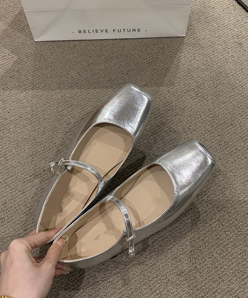 MILAE(ミレ)の「ストラップパンプス(パンプス・レディース・ベージュ/オフホワイト/ブラック/シルバー・24.5cm/24cm/23.5cm/23cm)」の12枚目の写真