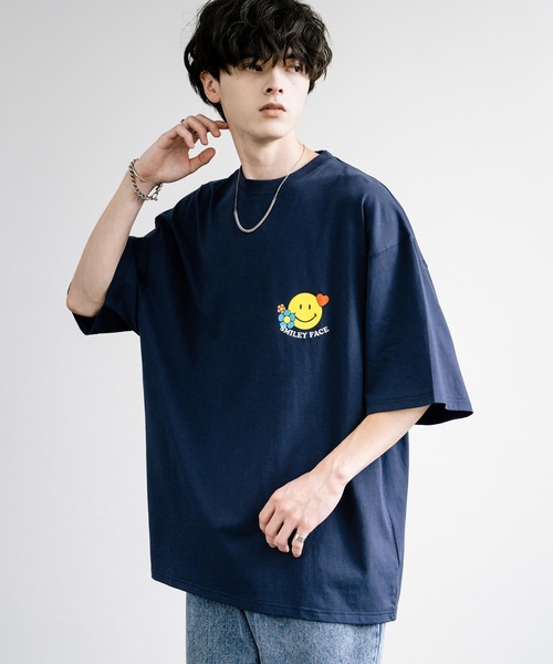 Rocky Monroe（ロッキーモンロー）の「SMILEY FACE スマイリーフェイス ワンポイントビッグシルエット半袖Ｔシャツ（Tシャツ/カットソー・メンズ・チャコール/ネイビー/イエロー/ホワイト×グレー/オフホワイト/ダークグリーン/ネイビー系/ホワイト×ブルー/ホワイト×グリーン/ホワイト×レッド/ブラック/ホワイト系・M/L）」の10枚目の写真
