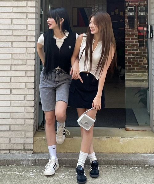 muahmuah（ムーアムーア）の「A'GEM/9 × .kom 『muah muah/ムーアムーア』 LOGOSTITCHKNITZIPUPVEST/ロゴステッチ ニット　ジップアップベスト（ベスト・レディース・ブラック/グレー/ホワイト/ブルー・FREE）」の16枚目の写真