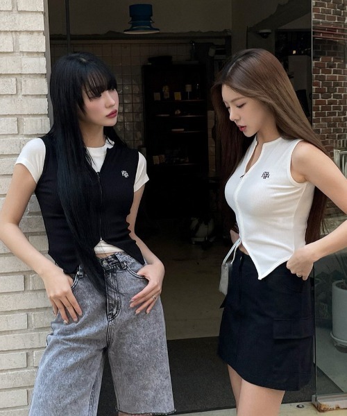 muahmuah（ムーアムーア）の「A'GEM/9 × .kom 『muah muah/ムーアムーア』 LOGOSTITCHKNITZIPUPVEST/ロゴステッチ ニット　ジップアップベスト（ベスト・レディース・ブラック/グレー/ホワイト/ブルー・FREE）」の15枚目の写真