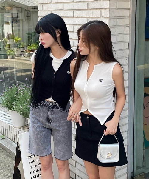 muahmuah（ムーアムーア）の「A'GEM/9 × .kom 『muah muah/ムーアムーア』 LOGOSTITCHKNITZIPUPVEST/ロゴステッチ ニット　ジップアップベスト（ベスト・レディース・ブラック/グレー/ホワイト/ブルー・FREE）」の14枚目の写真