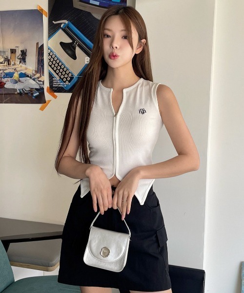 muahmuah（ムーアムーア）の「A'GEM/9 × .kom 『muah muah/ムーアムーア』 LOGOSTITCHKNITZIPUPVEST/ロゴステッチ ニット　ジップアップベスト（ベスト・レディース・ブラック/グレー/ホワイト/ブルー・FREE）」の21枚目の写真