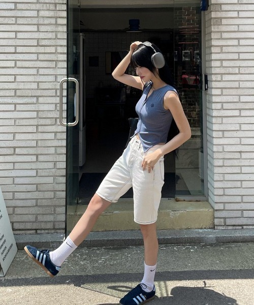 muahmuah（ムーアムーア）の「A'GEM/9 × .kom 『muah muah/ムーアムーア』 LOGOSTITCHKNITZIPUPVEST/ロゴステッチ ニット　ジップアップベスト（ベスト・レディース・ブラック/グレー/ホワイト/ブルー・FREE）」の17枚目の写真