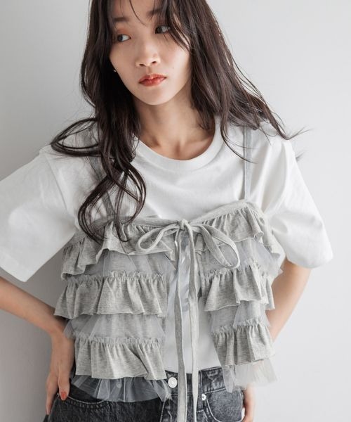 LOWRYS FARM（ローリーズファーム）の「カットフリルチュールビスチェ　131351（キャミソール・レディース・グレー/ブラック/アイボリー・FREE）」の3枚目の写真