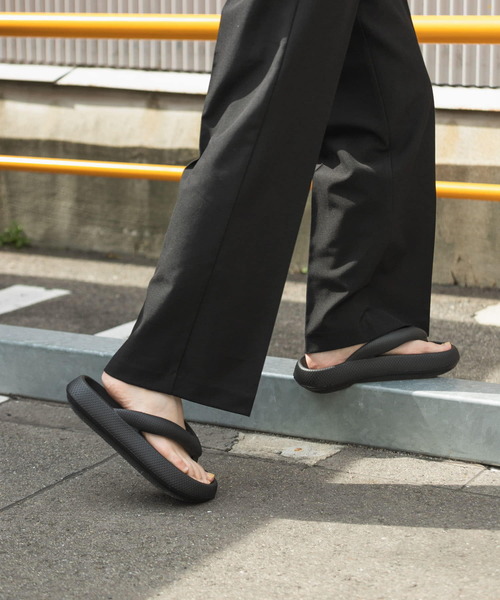 SENSE OF PLACE by URBAN RESEARCH(センスオブプレイスバイアーバンリサーチ)の「『WEB限定』トングクッションサンダル(サンダル・レディース・ブラック・24/25)」の15枚目の写真