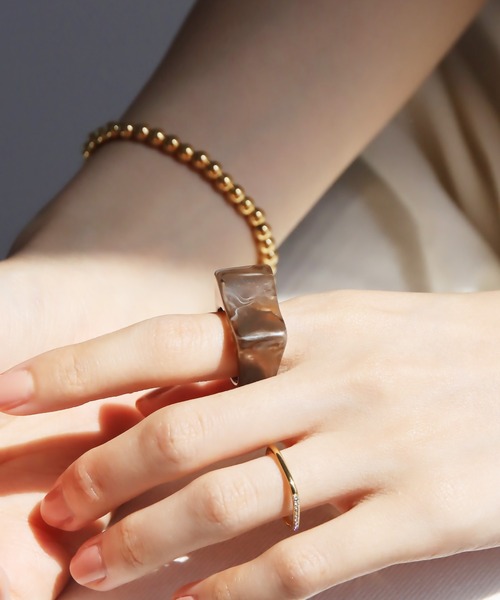 abaskdesign(アバスクデザイン)の「スクエアマーブルカラーアクリルリング(リング・レディース・ブルー/キャメル/ピンク/ブラウン/クリア・16号/13号)」の3枚目の写真
