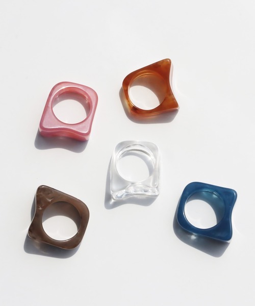 abaskdesign(アバスクデザイン)の「スクエアマーブルカラーアクリルリング(リング・レディース・ブルー/キャメル/ピンク/ブラウン/クリア・16号/13号)」の2枚目の写真