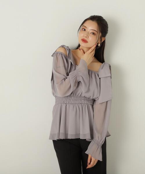 PROPORTION BODY DRESSING(プロポーションボディドレッシング)の「ショルダーリボンシャーリングブラウス / 1214210811(シャツ/ブラウス・レディース・ピンク/グレー/ブラウン・MEDIUM/SMALL)」の1枚目の写真