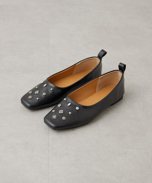 ear PAPILLONNER（イアパピヨネ）の「《本革》スクエアトゥ/スタッズパンプス【SUM1 STYLE(スミスタイル)】（パンプス・レディース・ブラック/キャメル・SMALL/LARGE/MEDIUM）」の4枚目の写真