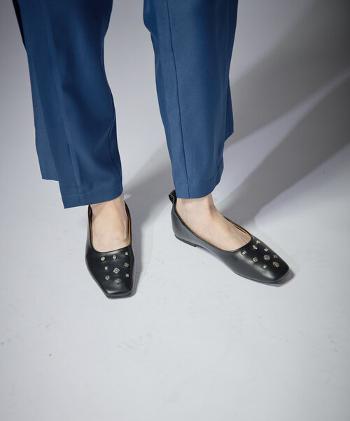 ear PAPILLONNER（イアパピヨネ）の「《本革》スクエアトゥ/スタッズパンプス【SUM1 STYLE(スミスタイル)】（パンプス・レディース・ブラック/キャメル・SMALL/LARGE/MEDIUM）」の6枚目の写真