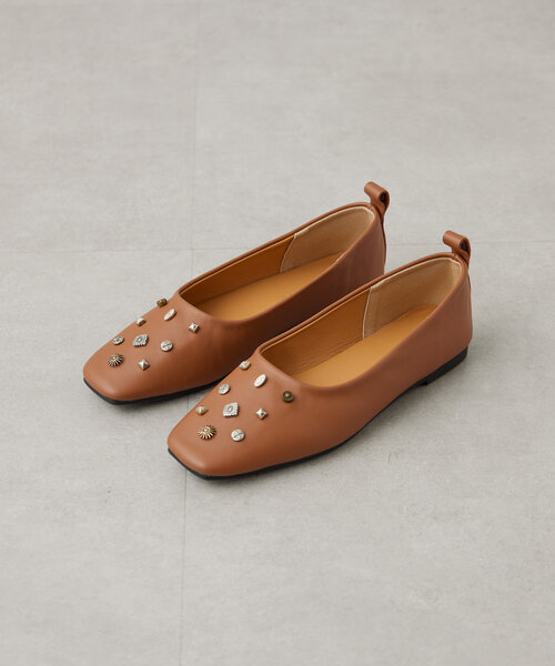 ear PAPILLONNER（イアパピヨネ）の「《本革》スクエアトゥ/スタッズ