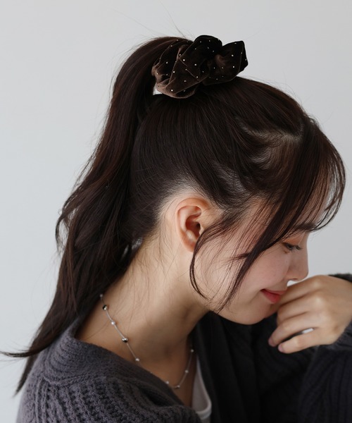 BLUEEAST（ブルーイースト）の「《シュシュランキング1位獲得！》スタッズベロアシュシュ（シュシュ・レディース・ブラック/ブラウン/グレー・FREE）」の11枚目の写真