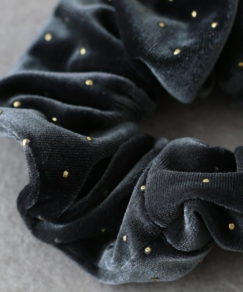 BLUEEAST（ブルーイースト）の「《シュシュランキング1位獲得！》スタッズベロアシュシュ（シュシュ・レディース・ブラック/ブラウン/グレー・FREE）」の18枚目の写真