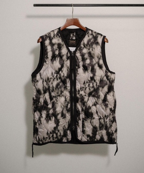 TAION(タイオン)の「TAION Military Wzip Down Vest(ダウンベスト・メンズ・ブラック/オリーブ/ベージュ系その他/ホワイト系その他/グリーン系その他・X-LARGE/MEDIUM/LARGE)」の2枚目の写真