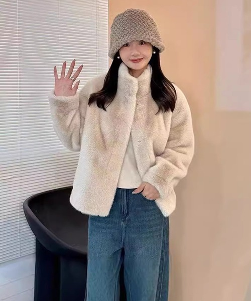 WEGO（ウィゴー）の「WEGO/【大人気】スタンドカラーふわもこフェイクファーショートジャケット（ブルゾン・レディース・ホワイト/ブラウン/ブラック・MEDIUM/LARGE）」の5枚目の写真