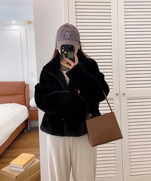 WEGO（ウィゴー）の「WEGO/【大人気】スタンドカラーふわもこフェイクファーショートジャケット（ブルゾン・レディース・ホワイト/ブラウン/ブラック・MEDIUM/LARGE）」の9枚目の写真