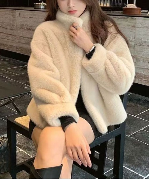 WEGO（ウィゴー）の「WEGO/【大人気】スタンドカラーふわもこフェイクファーショートジャケット（ブルゾン・レディース・ホワイト/ブラウン/ブラック・MEDIUM/LARGE）」の17枚目の写真