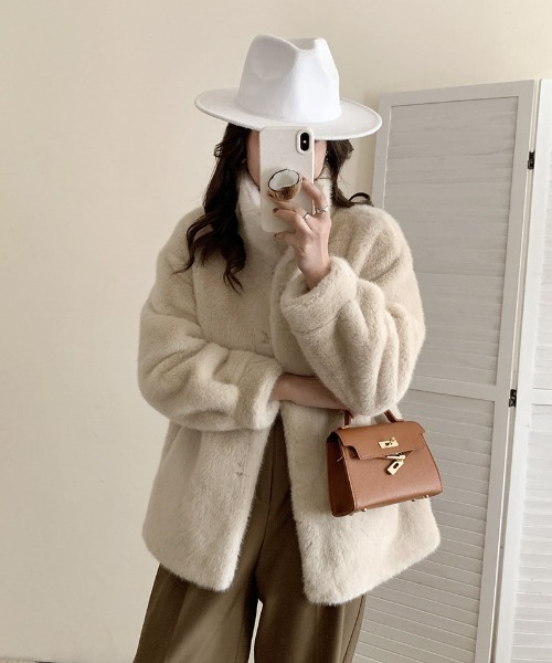 WEGO（ウィゴー）の「WEGO/【大人気】スタンドカラーふわもこフェイクファーショートジャケット（ブルゾン・レディース・ホワイト/ブラウン/ブラック・MEDIUM/LARGE）」の19枚目の写真