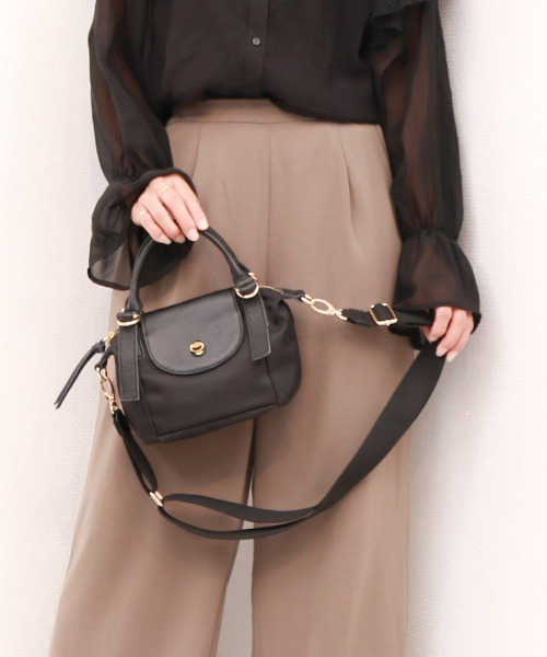 perche（ペルケ）の「ペルケ perche / ナイロン×牛革かぶせジェムストーン2wayショルダーバッグ（ショルダーバッグ・レディース・ライトグレー/グリーン/ベージュ系その他/ブラック/ブラウン・FREE）」の2枚目の写真