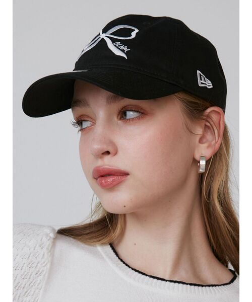 New Era| レディース 黒キャップ ロゴ×リボン付きで後ろ姿映え NEW ERA×CALNAMURコラボ>RIBBON CAP/リボンキャップ(キャップ