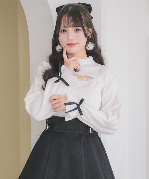 ROJITA（ロジータ）の「ロゴ刺繍デコルテ開きリブトップス（Tシャツ/カットソー・レディース・ブラック/ホワイト・FREE）」の13枚目の写真