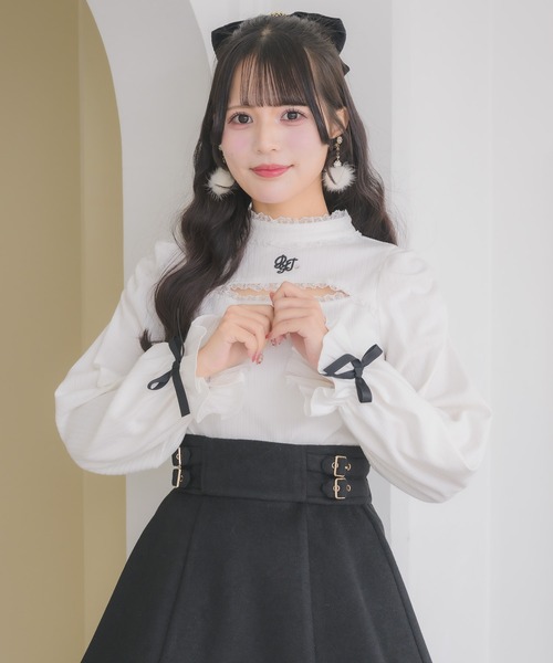 ROJITA（ロジータ）の「ロゴ刺繍デコルテ開きリブトップス（Tシャツ/カットソー・レディース・ブラック/ホワイト・FREE）」の14枚目の写真