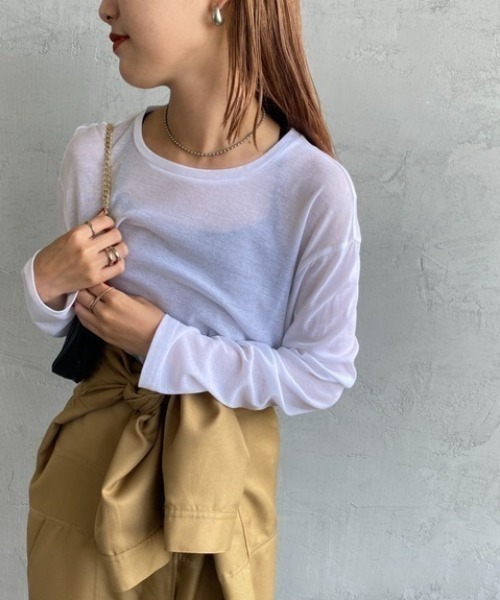 JEANS FACTORY Clothes（ジーンズファクトリークローズ）の「[Jeans Factory Clothes/ジーンズファクトリークローズ] クルーネック ロングスリーブシアーカットソー（Tシャツ/カットソー・レディース・オフホワイト/ブラック/ピンク/オレンジ/ブラウン/チャコールグレー/サックスブルー・F）」の2枚目の写真