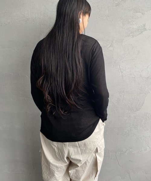 JEANS FACTORY Clothes（ジーンズファクトリークローズ）の「[Jeans Factory Clothes/ジーンズファクトリークローズ] クルーネック ロングスリーブシアーカットソー（Tシャツ/カットソー・レディース・オフホワイト/ブラック/ピンク/オレンジ/ブラウン/チャコールグレー/サックスブルー・F）」の16枚目の写真