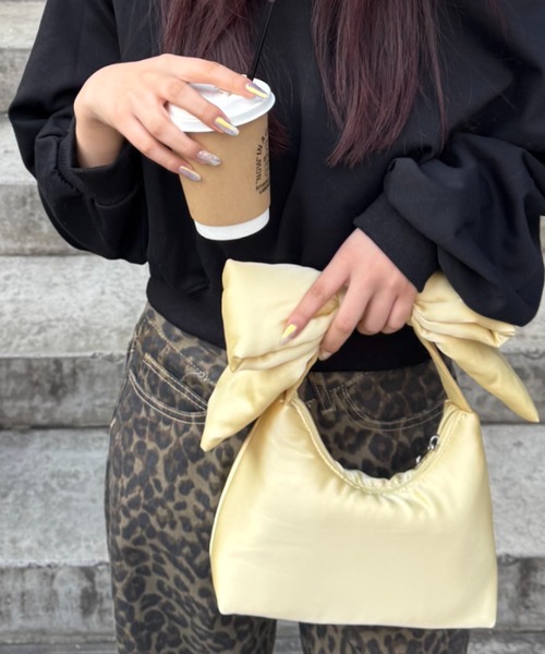 FOREVER 21(フォーエバー トゥエンティーワン)の「【2025SS】パファーリボンハンドルバッグ(ハンドバッグ・レディース・レオパード/イエロー/ブラック・FREE)」の3枚目の写真