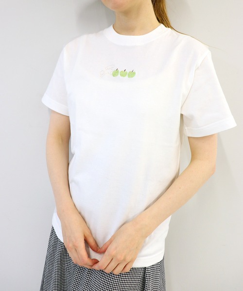 haupia（ハウピア）の「シロペキはリンゴ３個分【Tシャツ】（Tシャツ/カットソー・レディース・オフホワイト/グレー/サックスブルー/ブラック・MEDIUM）」の2枚目の写真