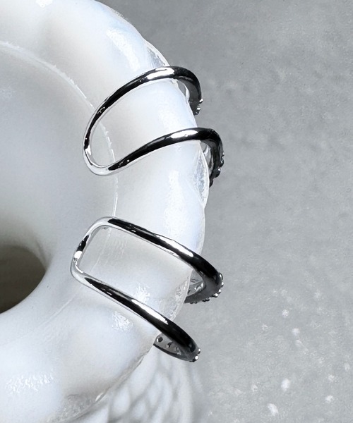 CALIFORNIA OUTFITTERS(カリフォルニア アウトフィッターズ)の「3-1C10 ラインストーン デザインイヤーカフ 【LULKA-ルールカ-】(イヤーカフ・レディース・ゴールド/シルバー・ONESIZE)」の3枚目の写真