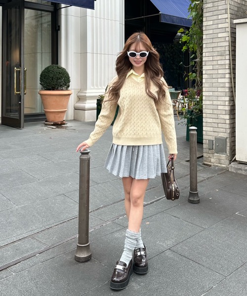 RAY CASSIN(レイカズン)の「【襟取り外し可】襟付ルーズケーブルVネックニット(ニット/セーター・レディース・アイボリー/ブルー系その他2/ベージュ/ネイビー・FREE)」の11枚目の写真