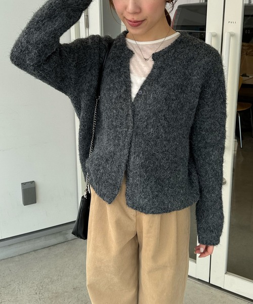 LE MORE（リモア）の「ヘンリーVネックカーディガン（カーディガン/ボレロ・レディース・ベージュ/アイボリー/チャコール・FREE）」の21枚目の写真