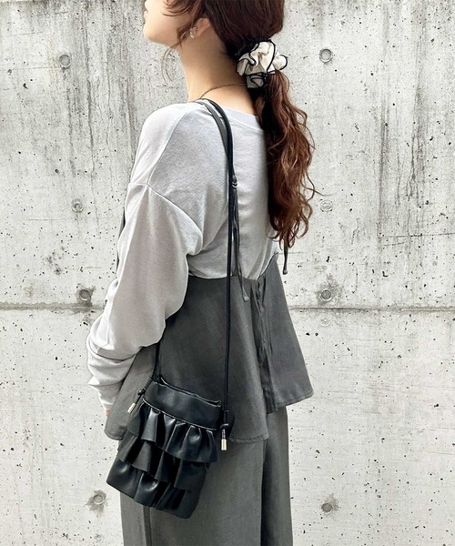 GeeRA(ジーラ)の「【接触冷感・UV対策】セットアップ風リネン調ペプラムフリルキャミサロペット(サロペット/オーバーオール・レディース・チャコール/ブラック/ライトベージュ/ネイビー系・LARGE/X-LARGE/MEDIUM/SMALL)」の9枚目の写真