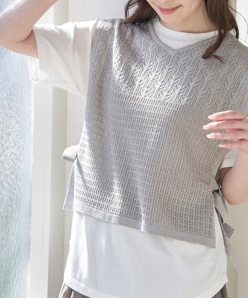 ikka(イッカ)の「【2点セット】透かし編みラメニットベストアンサンブル(ニット/セーター・レディース・ベージュ/グレー/スカイブルー・M/L/S)」の1枚目の写真