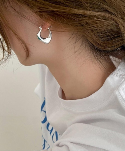 Forcement(フォースメント)の「ボリュームデザインフープピアス(ピアス(両耳用)・レディース・シルバー/ゴールド・ONESIZE)」の6枚目の写真