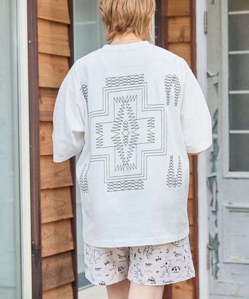 PENDLETON(ペンドルトン)の「PENDLETON/ペンドルトン ショートスリーブ バックエンブロイダリー Tシャツ(Tシャツ/カットソー・メンズ・オフホワイト/ブラック・MEDIUM/LARGE)」の4枚目の写真